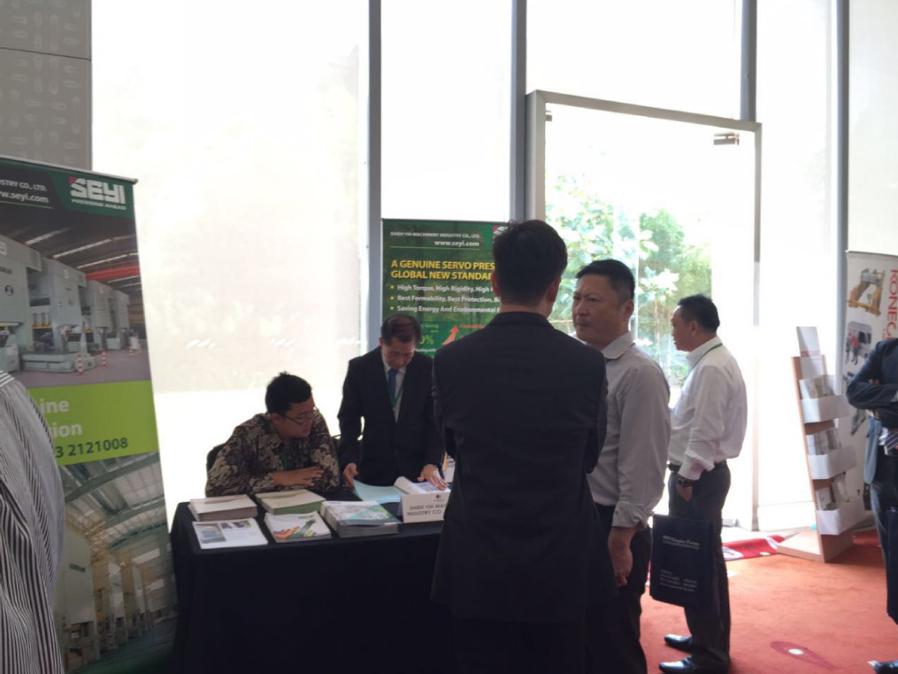 Booth Visiting ＠“The 2nd Asian Automotive World Class Manufacturing Summit 2015”